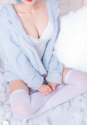 浴室里强摁做开腿呻吟的漫画图片